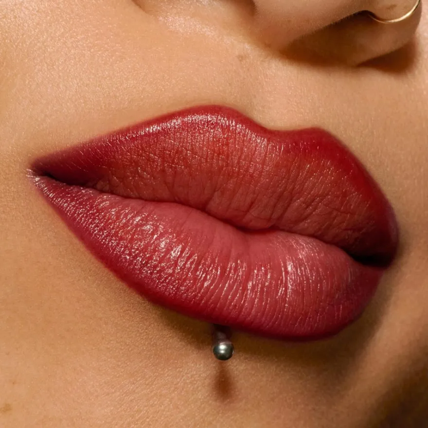 MAC Cosmetics Lipglazer Glossy Liner -huultenrajauskynä 0,25 g