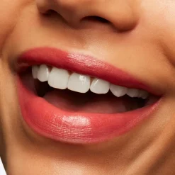 MAC Cosmetics Lustreglass Sheer Shine Lipstick -huulipuna 3,5 g