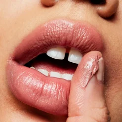 MAC Cosmetics Lustreglass Sheer Shine Lipstick -huulipuna 3,5 g