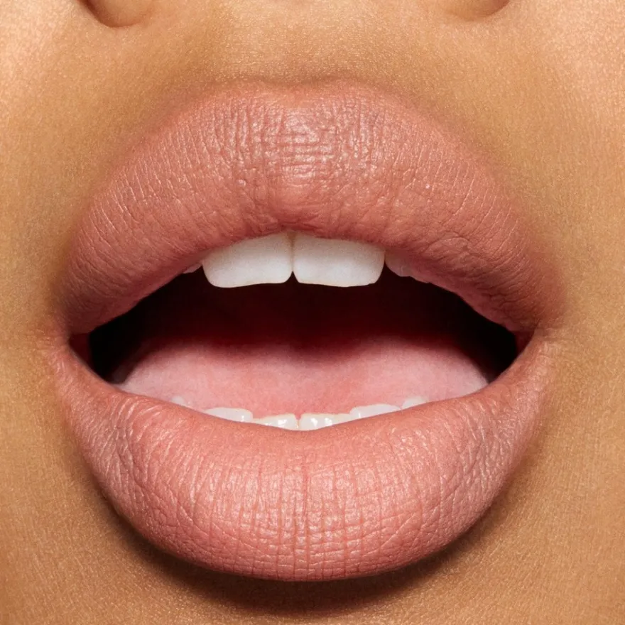MAC Cosmetics Powder Kiss Hazy Matte Lipstick -huulipuna 3,5 g