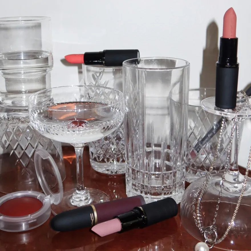 MAC Cosmetics Powder Kiss Hazy Matte Lipstick -huulipuna 3,5 g