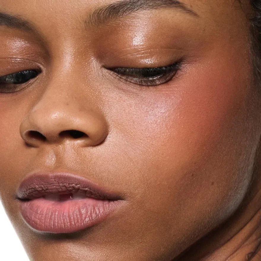 MAC Cosmetics Powder Kiss Lip + Cheek Mousse -nestemäinen huulipuna 5 ml