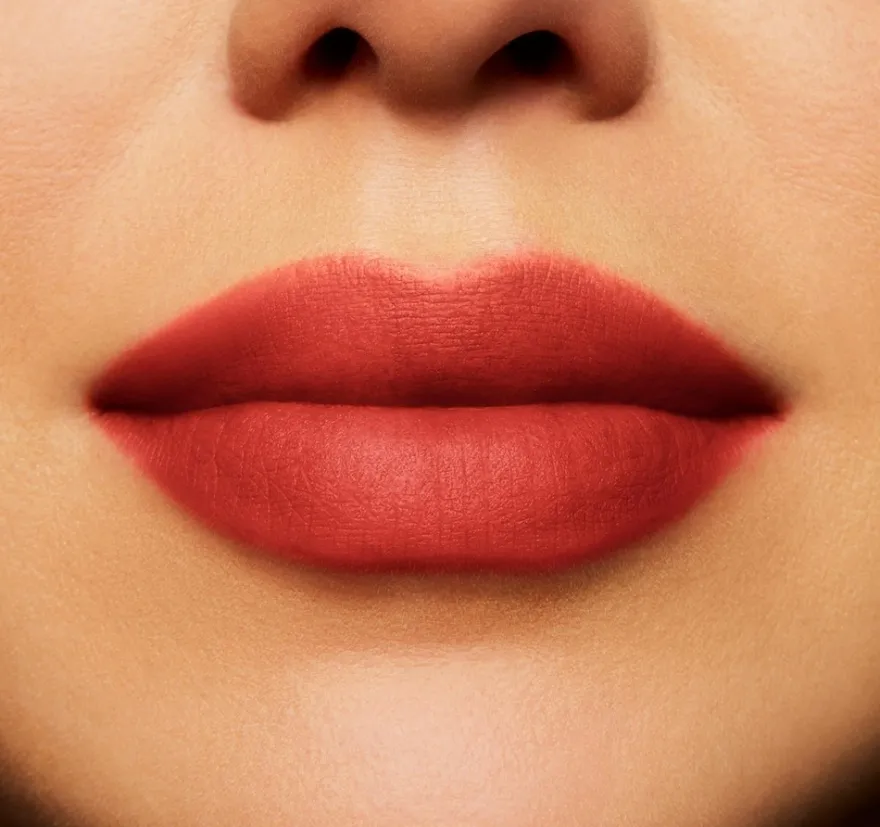 MAC Cosmetics Powder Kiss Lip + Cheek Mousse -nestemäinen huulipuna 5 ml