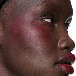 MAC Cosmetics Powder Kiss Lip + Cheek Mousse -nestemäinen huulipuna 5 ml