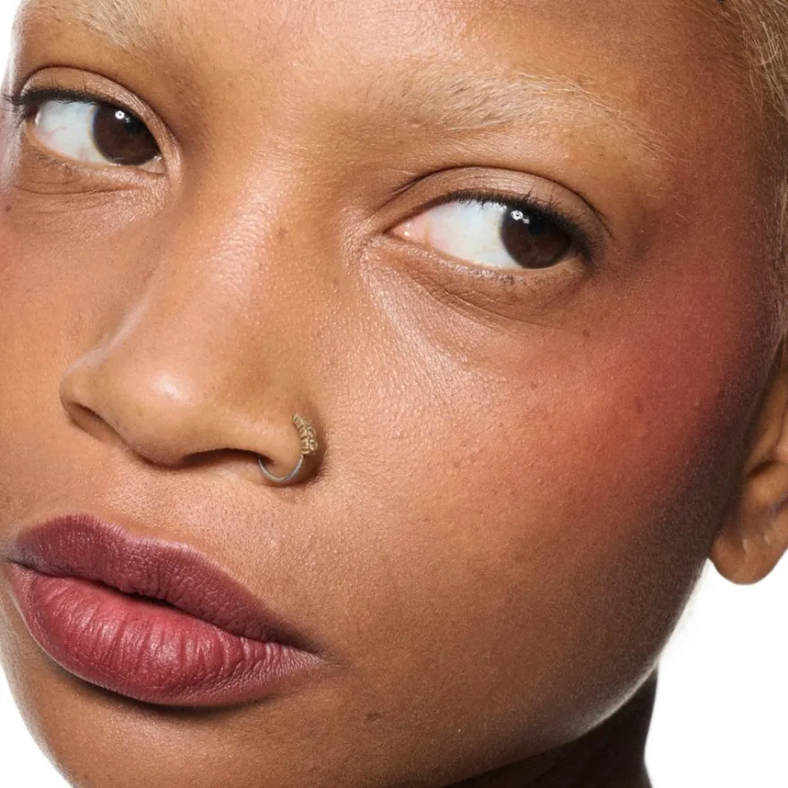 MAC Cosmetics Powder Kiss Lip + Cheek Mousse -nestemäinen huulipuna 5 ml