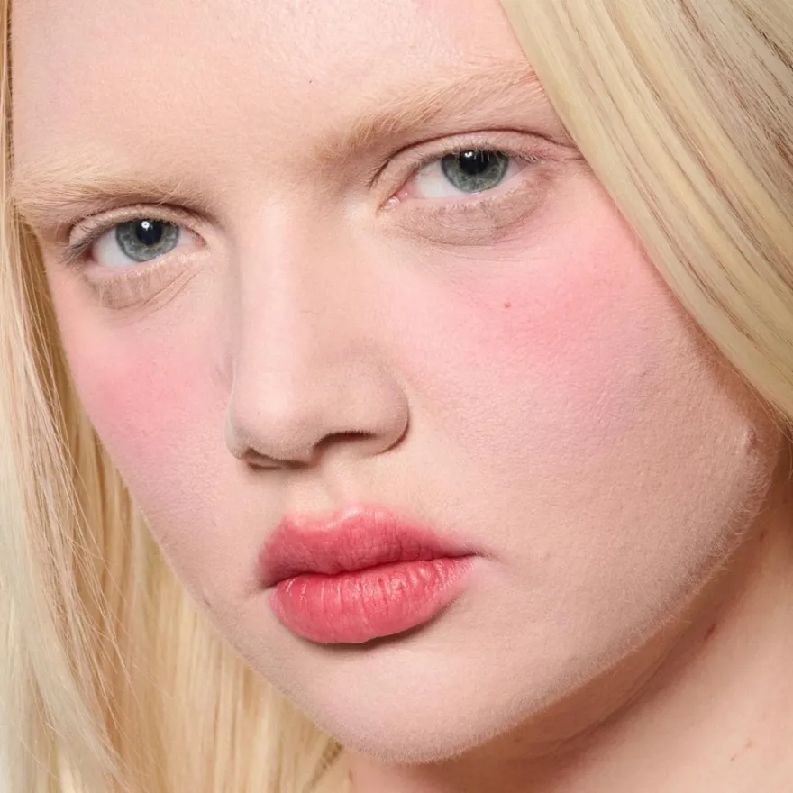 MAC Cosmetics Powder Kiss Lip + Cheek Mousse -nestemäinen huulipuna 5 ml