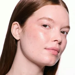 MAC Cosmetics Skinfinish Lightstruck Liquid Highlighter -korostusväri 15 ml