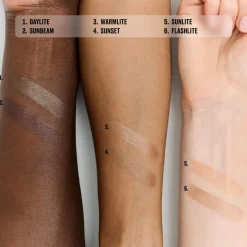 MAC Cosmetics Strobe Beam Liquid Bronzelighter -voidemainen varjostusväri 4,3 ml