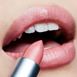 MAC Frost Lipstick huulipuna 3 g