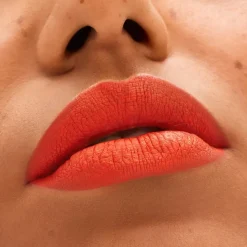 MAC Locked Kiss 24Hr Lipstick huulipuna 1,8 g