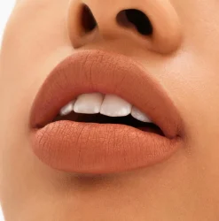MAC Locked Kiss 24Hr Lipstick huulipuna 1,8 g