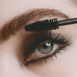 MÁDARA Come Closer Infinite Lash ripsiväri 6ml