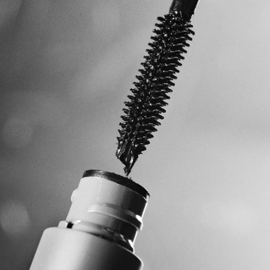 MÁDARA Deep Matter tuuheuttava ripsiväri 6ml