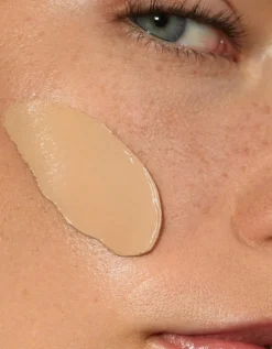 MÁDARA SKINONYM Puolimatta Peptidimeikkivoide 30ml