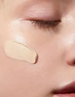 MÁDARA SKINONYM Puolimatta Peptidimeikkivoide 30ml