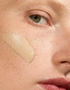 MÁDARA SKINONYM Puolimatta Peptidimeikkivoide 30ml