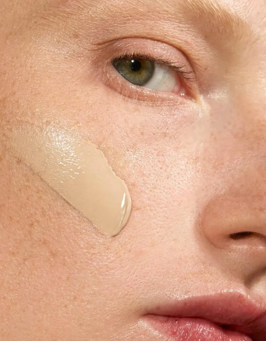 MÁDARA SKINONYM Puolimatta Peptidimeikkivoide 30ml