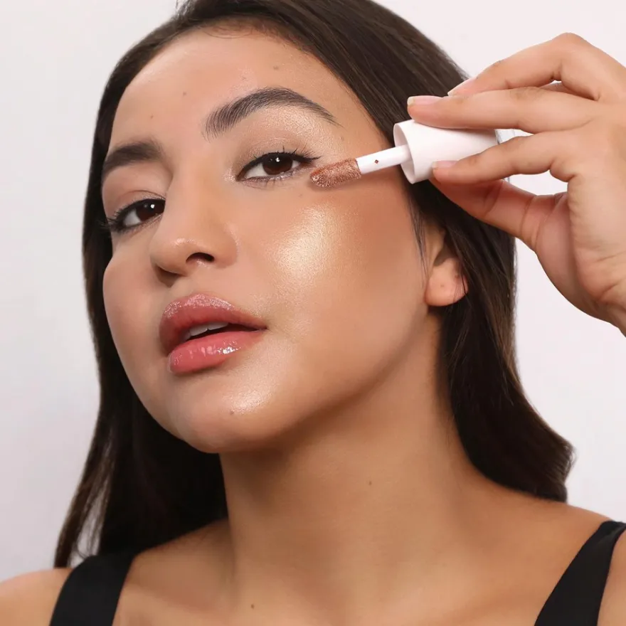 MOIRA Glow Show Liquid Highlighter 002 Golden Blend nestemäinen korostusväri 4,3g