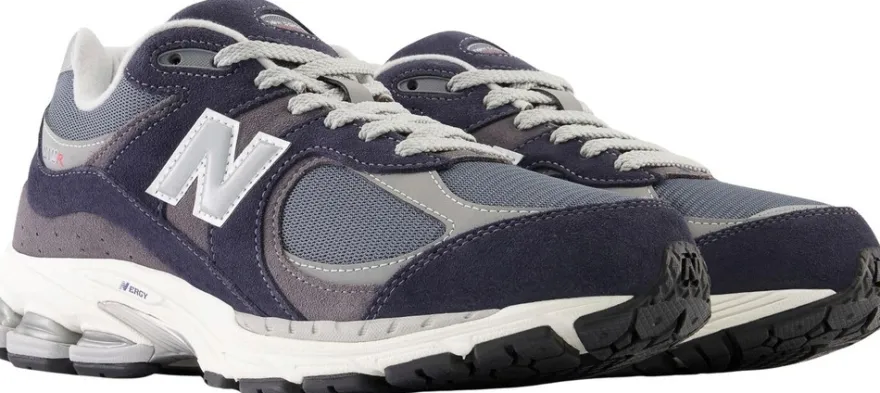 New Balance 2002R sneakerit