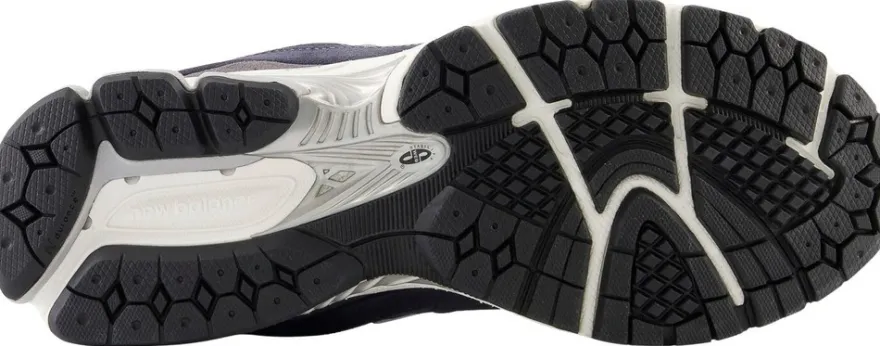 New Balance 2002R sneakerit