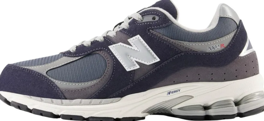 New Balance 2002R sneakerit
