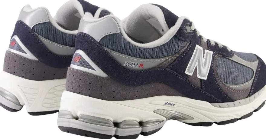 New Balance 2002R sneakerit