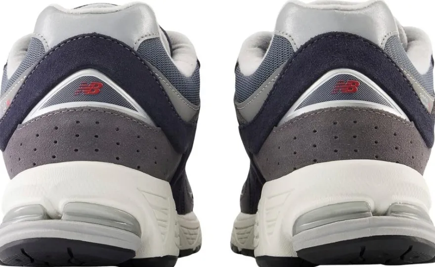 New Balance 2002R sneakerit