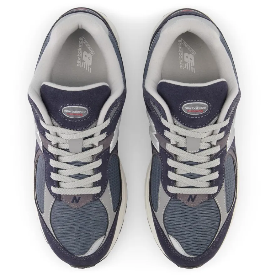 New Balance 2002R sneakerit