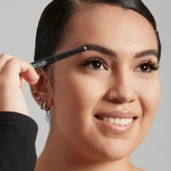 NYX Professional Makeup Fill & Fluff Eyebrow Pomade Pencil kulmakynä 0,2g