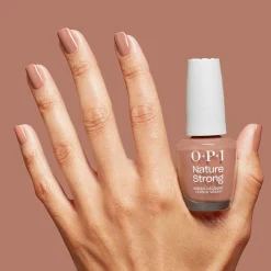 OPI Nature Strong Lacquer kynsilakka 15 ml