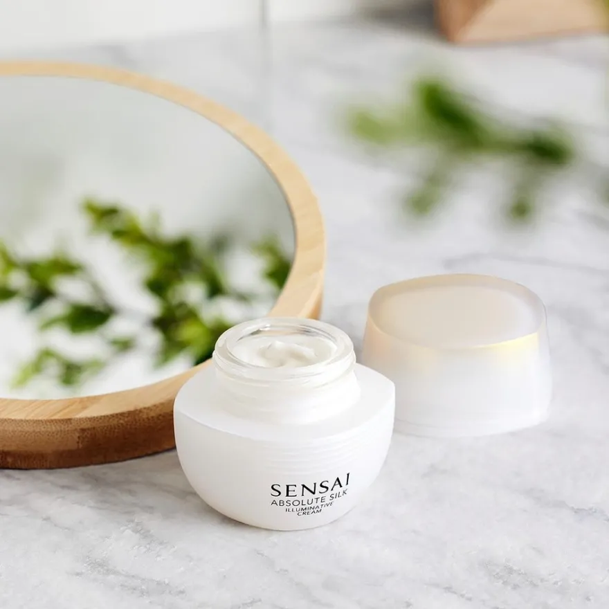 SENSAI Absolute Silk Illuminative Cream kasvovoide 40 ml