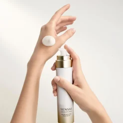 SENSAI Absolute Silk Micro Mousse Treatment vaahtomainen hoitovesi 90 ml