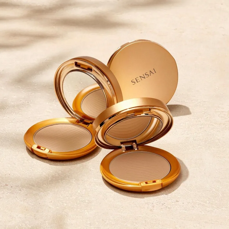 SENSAI Silky Bronze Veil Compact SPF 20 aurinkosuojapuuteri 8,5 g
