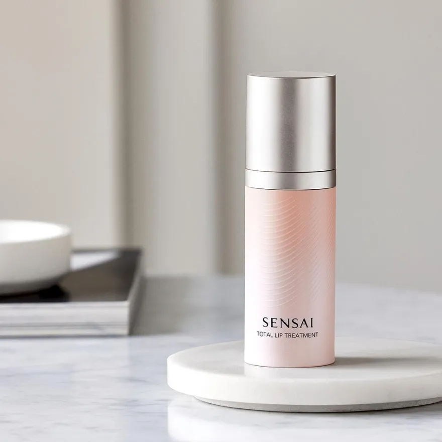 SENSAI Total Lip Treatment huultenympärysihon hoitovoide 15 ml