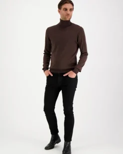 Turo Tailor pooloneule Nevils