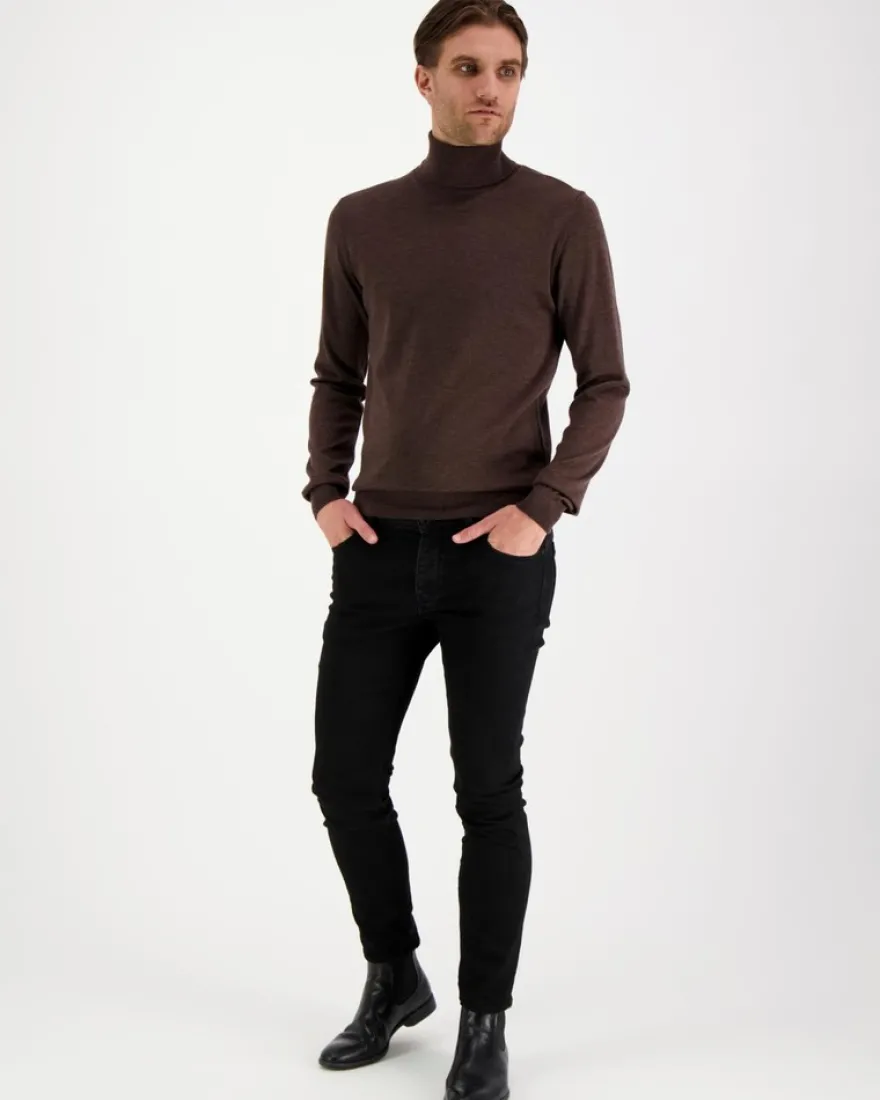 Turo Tailor pooloneule Nevils
