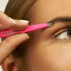 TWEEZERMAN Mini Slant Tweezer Neon Pink 1pcs.