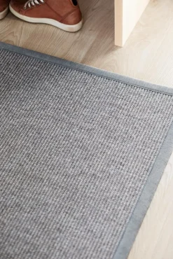 VM Carpet villa-paperinarumatto Esmeralda 77 harmaa