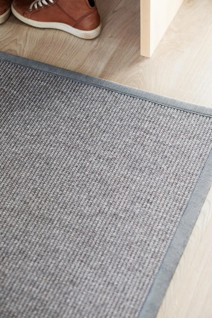 VM Carpet villa-paperinarumatto Esmeralda 77 harmaa