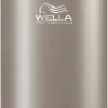 Wella Professionals EIMI Extra Volume Strong Hold Volumizing Mousse muotovaahto 75 ml