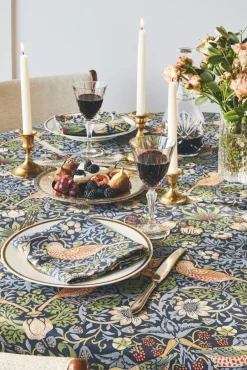 William Morris Pöytäliina Strawberry thief blue 145x250cm